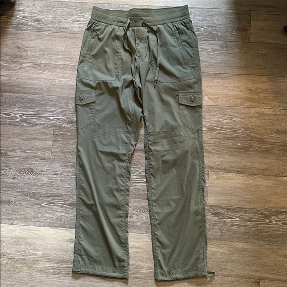 L.L. BEAN | Women's Vista Camp Pants, Straight-Leg Cargo in Thyme - Picture 2 of 16